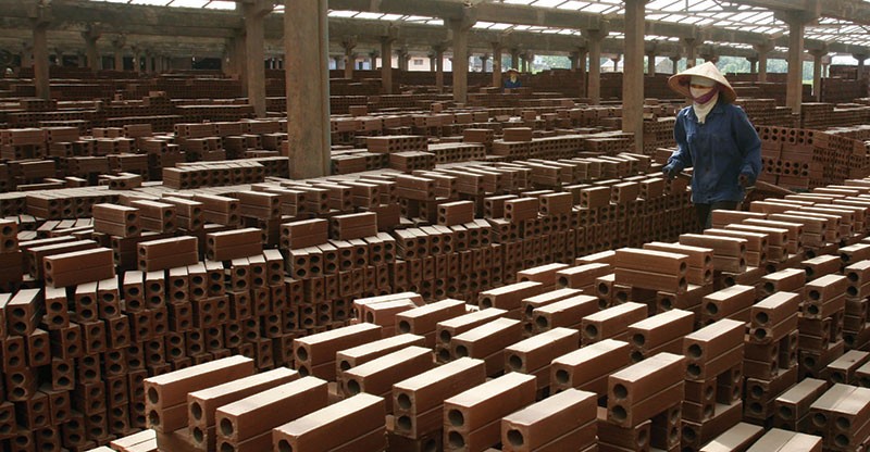 Trung Quốc giảm sản lượng: Ngành gạch, thép Việt “dễ thở”