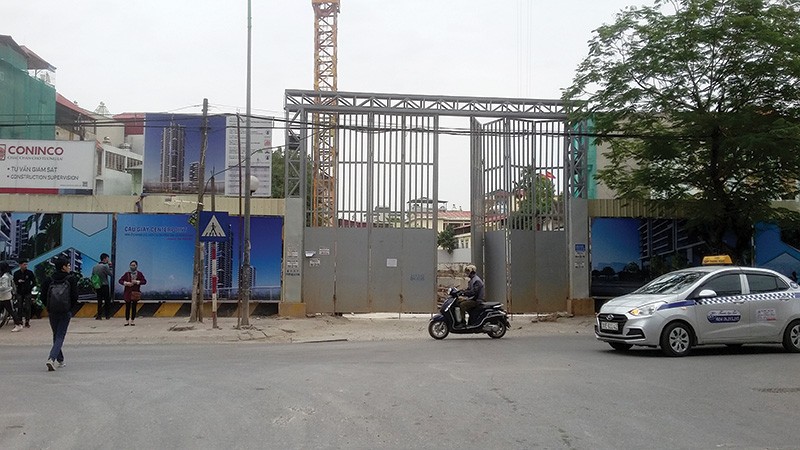 Center Point Cầu Giấy được xây dựng tại khu đất thuộc Khách sạn Cầu Giấy trước đó. 
