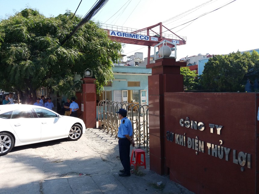 Cổ đông bị chặn ngoài cửa khi đến tham dự Đại hội 
