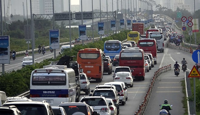 Kẹt xe tại cao tốc TP.HCM - Long Thành - Dầu Giây.
ẢNH: ĐỘC LẬP
