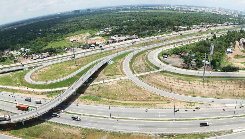 Hạ tầng được hoàn thiện, 
hiện đại là tiêu chí hàng đầu tạo đà phát triển bất động sản. Ảnh: Lê Toàn 