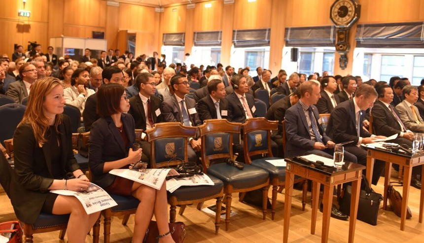 Cần thực hiện quản lý sở hữu đầu tư nước ngoài theo cơ chế thị trường thay vì hành chính
Trong ảnh: Nhà đầu tư Anh và châu Âu lắng nghe các cơ hội từ Việt Nam