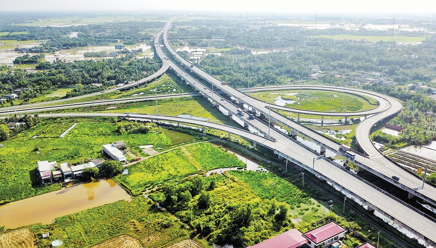 Cần tăng cường đầu tư cơ sở hạ tầng để kết nối giữa các tỉnh trong khu vực