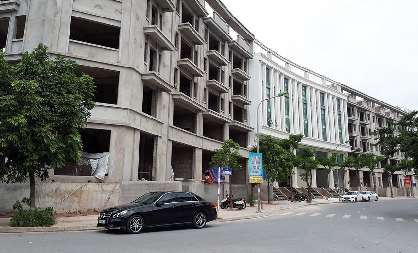 Dọc phố Lâm Hạ, Hồng Tiến, Hoàng Như Tiếp, phường Bồ Đề 
(quận Long Biên, Hà Nội) rất nhiều dự án không hề có thông tin 