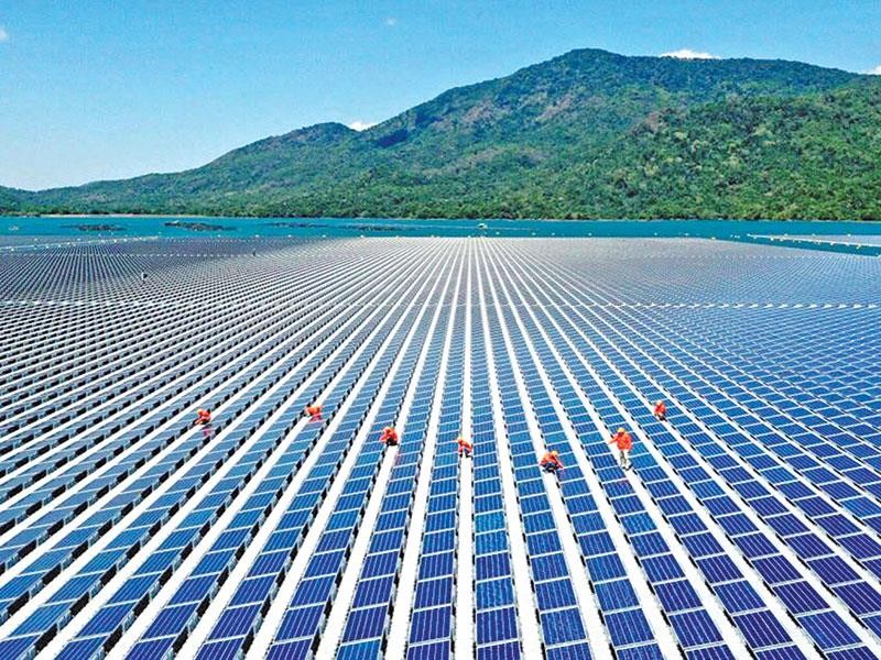 Tới cuối năm 2019, đã có 135 dự án điện mặt trời với tổng công suất 8.935 MW được bổ sung vào quy hoạch điện. Trong ảnh: Điện mặt trời Đa Mi. Ảnh: Đ.T