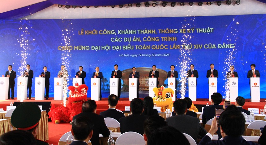 Thủ tướng Chính phủ Phạm Minh Chính phát động Lễ khởi công, khánh thành, thông xe kỹ thuật 234 dự án, công trình tại Dự án Khu đô thị thể thao Olympic. Ảnh: Thành Nguyễn.