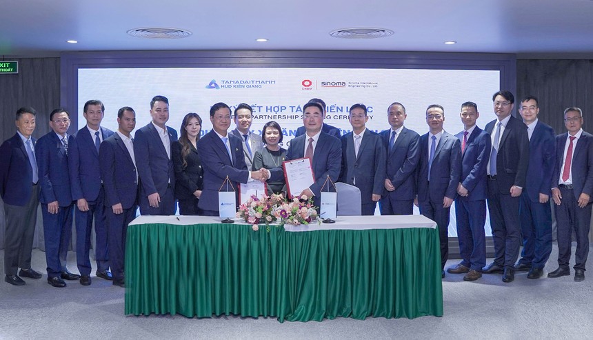 Đại diện hai đơn vị tại Lễ ký kết.