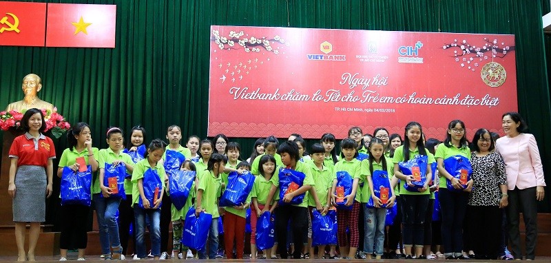 VietBank cùng bệnh viện CIH chăm lo Tết cho 200 trẻ em có hoàn cảnh đặc biệt