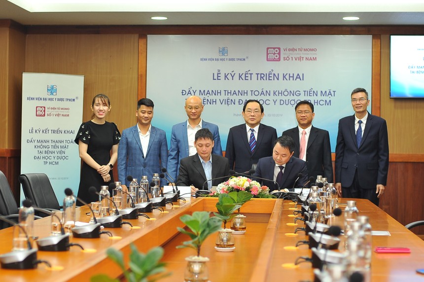 Bệnh viện Đại học Y Dược TPHCM bắt tay MoMo đẩy mạnh thanh toán không tiền mặt