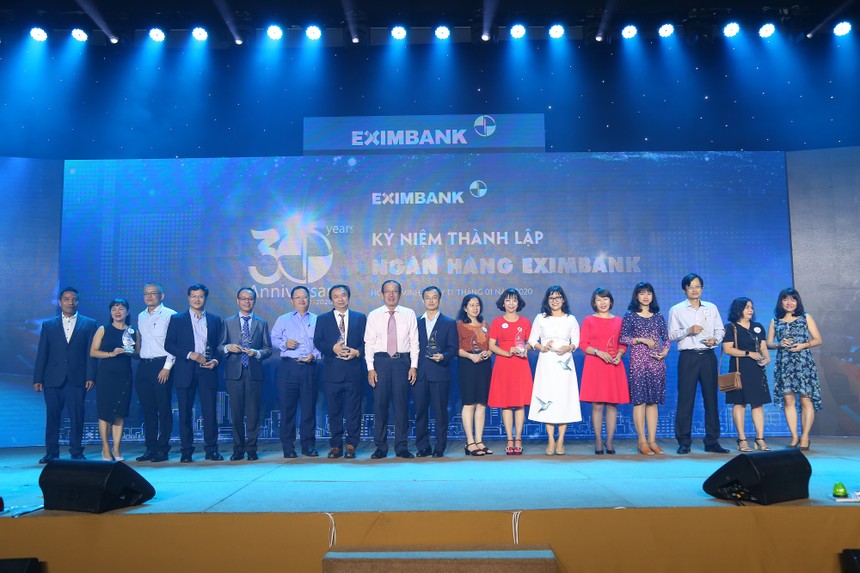 Eximbank 30 năm: Đồng hành và tiếp bước vươn xa