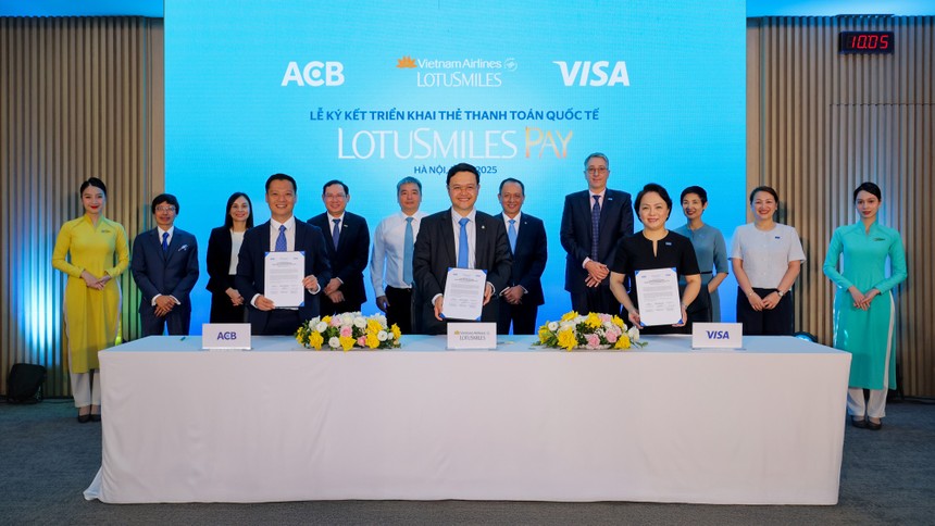 Vietnam Airlines (HVN) hợp tác ACB và Visa ra mắt thẻ hội viên tích hợp thanh toán Lotusmiles Pay