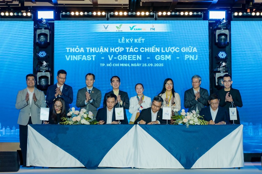 PNJ ký kết thỏa thuận hợp tác với ba đối tác chiến lược VinFast, GSM, V-Green (Ảnh: Đông Lê)