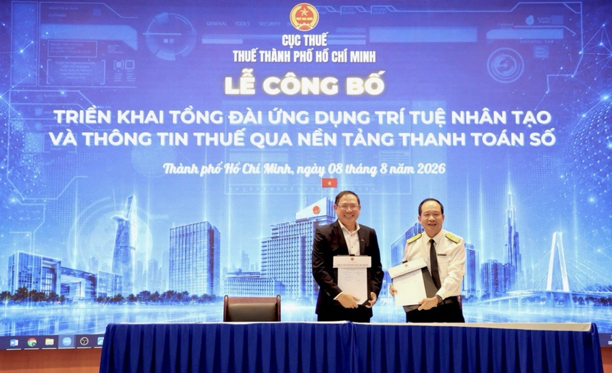 Ông Nguyễn Tiến Dũng - Phó Trưởng Thuế TP.HCM và ông Từ Tiến Phát - Tổng giám đốc ACB ký kết Biên bản ghi nhớ hợp tác