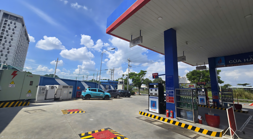 Hệ thống điện năng lượng mặt trời áp mái và hệ thống lưu trữ điện năng tích hợp GRES tại CHXD Phú Hữu cung cấp nguồn điện cho trạm sạc xe ô tô điện. 