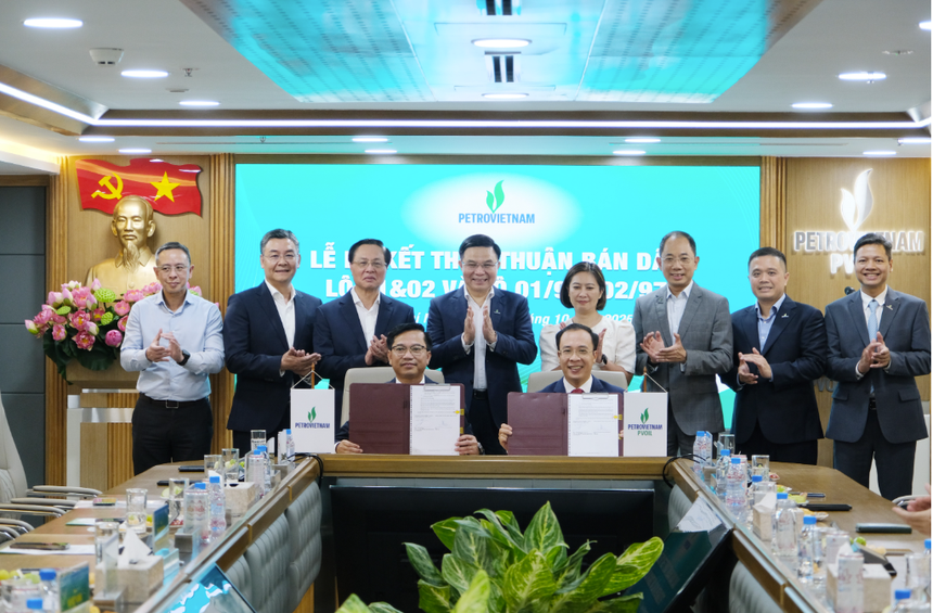 Lãnh đạo Tập đoàn chứng kiến nghi thức ký kết Thỏa thuận bán dầu Dự án Lô 01/97&02/97