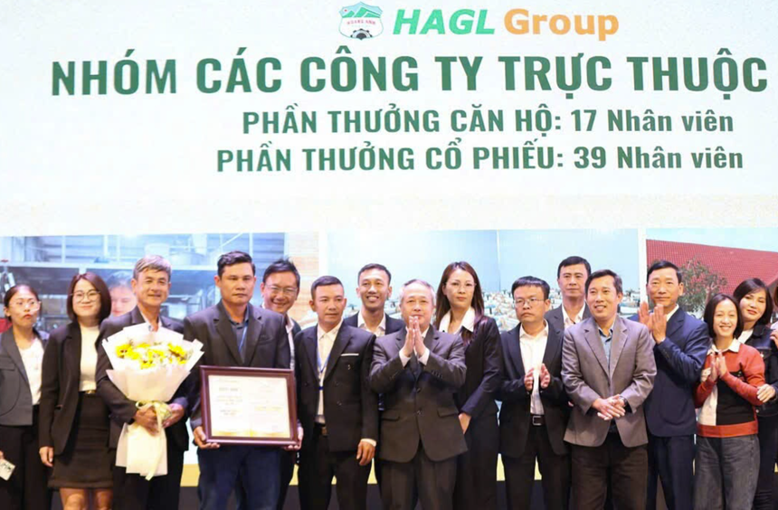 Bầu Đức thưởng 800 triệu đồng cho một nhân viên trồng chuối, khuyến khích người lao động cống hiến đạt mục tiêu tăng trưởng tham vọng