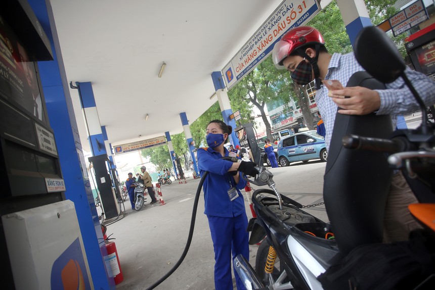 Xăng giảm hơn 300 đồng/lít từ 15h hôm nay