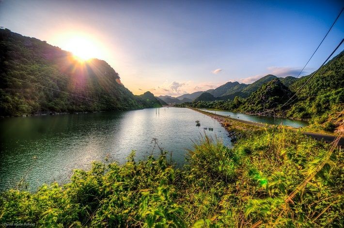 Đảo Cát Bà: Nơi rừng già và biển xanh gặp gỡ