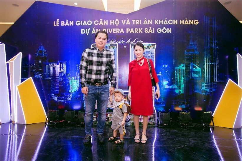 Cặp song sinh Rivera Park: Người bàn giao căn hộ - Kẻ gấp rút hoàn thiện