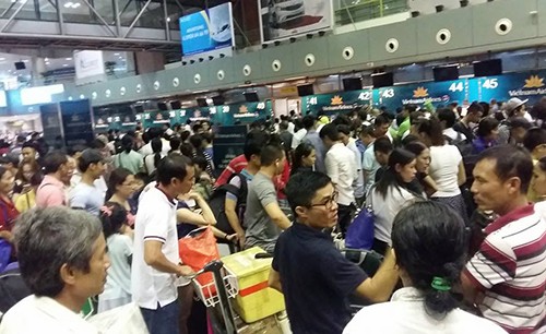 Trong trường hợp chuyến bay bị chậm từ 3h, các hãng hàng không phải phục vụ hành khách ăn uống. Ảnh minh họa: Phương Sơn