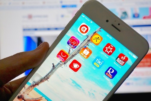 Một loạt ứng dụng mua sắm có icon in sẵn ngày 11/11 để nhắc nhớ sự kiện khuyến mại.
