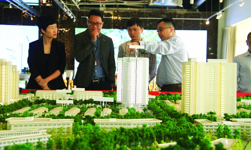 Giá nhà nội đô neo cao và nguồn cung mới khan hiếm khiến nhiều người hướng ra vùng ven tìm mua nhà. Ảnh: Bình Minh.