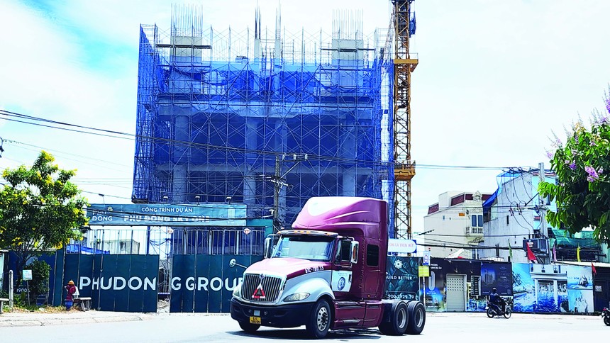 Căn hộ dự án Phú Đông Sky One dự kiến tăng giá bán từ 32 triệu đồng/m2 lên ít nhất 35 triệu đồng/m2 sau khi nhận được thông báo đóng tiền sử dụng đất. Ảnh: Việt Dũng.