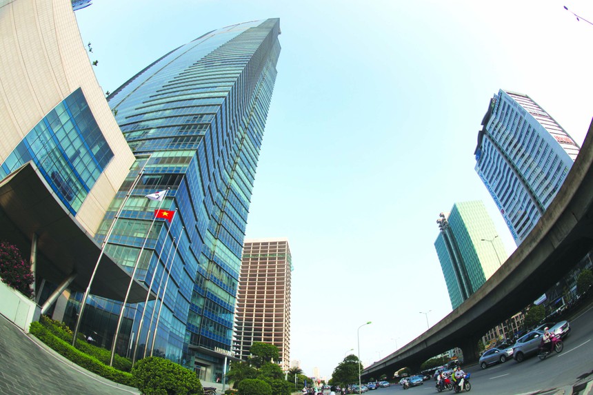 Việc nhiều dự án văn phòng mới gia nhập thị trường dẫn đến những điều chỉnh nhất định về giá thuê và tỷ lệ lấp đầy. Ảnh: Dũng Minh.