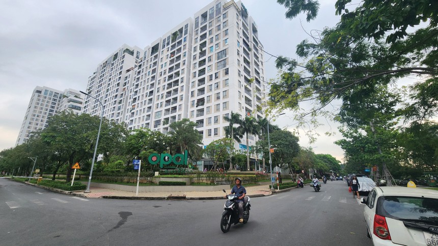 Hàng trăm căn hộ tại chung cư Opal Riverside đã được bàn giao từ năm 2018, nhưng đến nay người dân vẫn chưa được cấp giấy chứng nhận quyền sở hữu nhà. Ảnh: Việt Dũng.