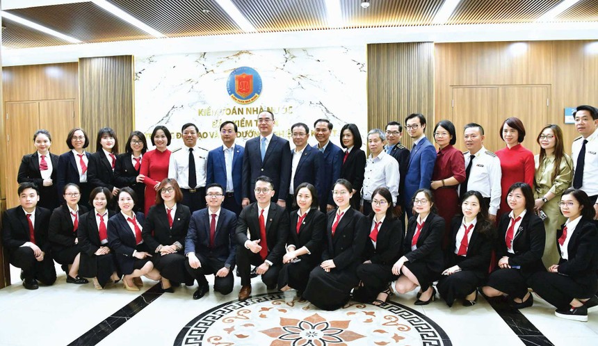 Trường Đào tạo và Bồi dưỡng nghiệp vụ kiểm toán phối hợp với Hiệp hội Kế toán công chứng Anh Quốc tại Việt Nam và Agribank tổ chức khóa bồi dưỡng “Chuẩn mực báo cáo tài chính quốc tế toàn diện và chia sẻ kinh nghiệm của Kiểm toán nhà nước trong lĩnh vực ngân hàng”.