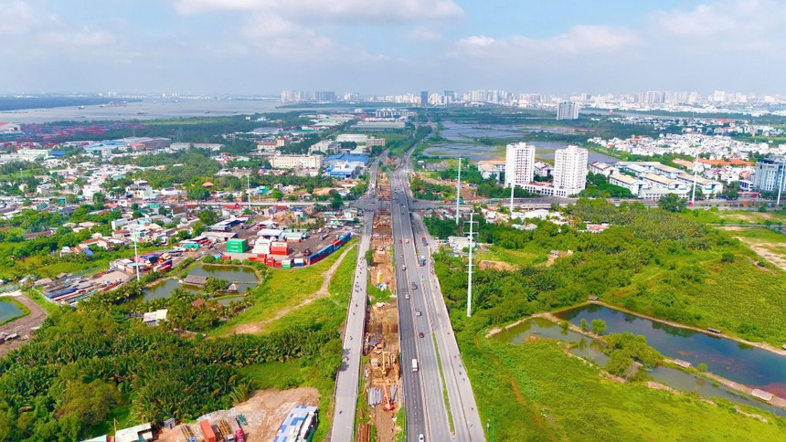 Đường Võ Chí Công cùng với cao tốc TP.HCM - Long Thành - Dầu Giây, không chỉ đóng vai trò huyết mạch giao thông mà còn mở ra dư địa phát triển mới cho cả vùng Đông thành phố. Ảnh: Minh Hiếu.