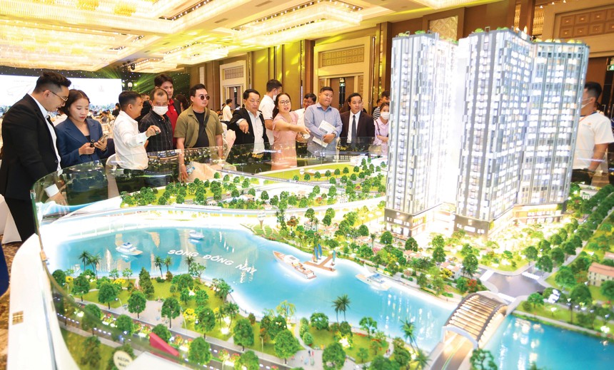 Nhiều dự án mới của doanh nghiệp bất động sản ra mắt mới đây thu hút sự quan tâm của người dân. Ảnh: Lê Toàn.