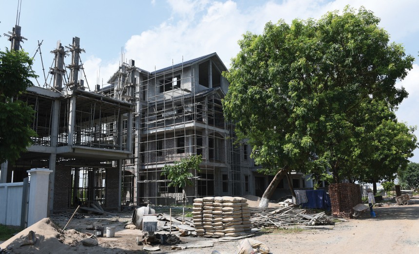 Giá nhà tăng cao đến từ chi phí đầu vào lớn, đặc biệt là tiền đất. Ảnh: Dũng Minh.