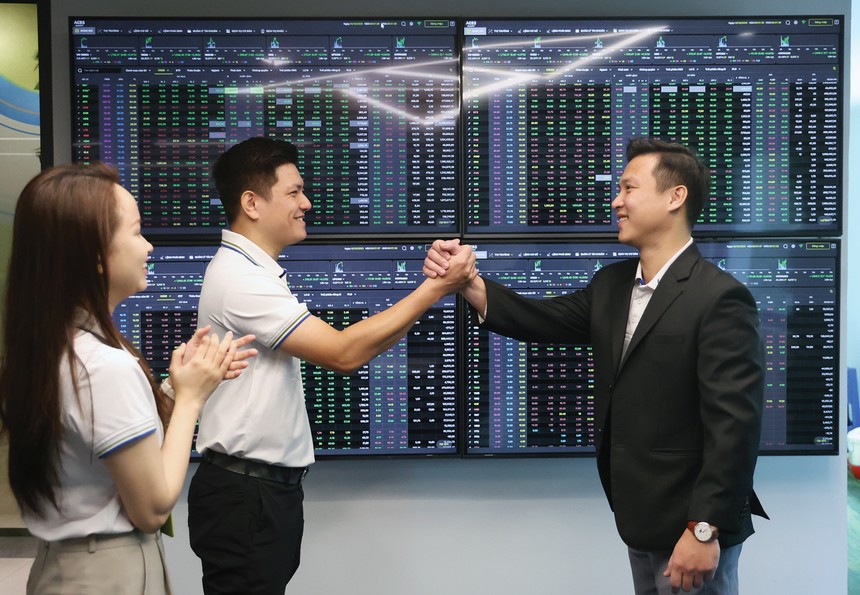 Thị trường ghi nhận không ít sóng mạnh đến từ nhóm cổ phiếu thoái vốn nhà nước.