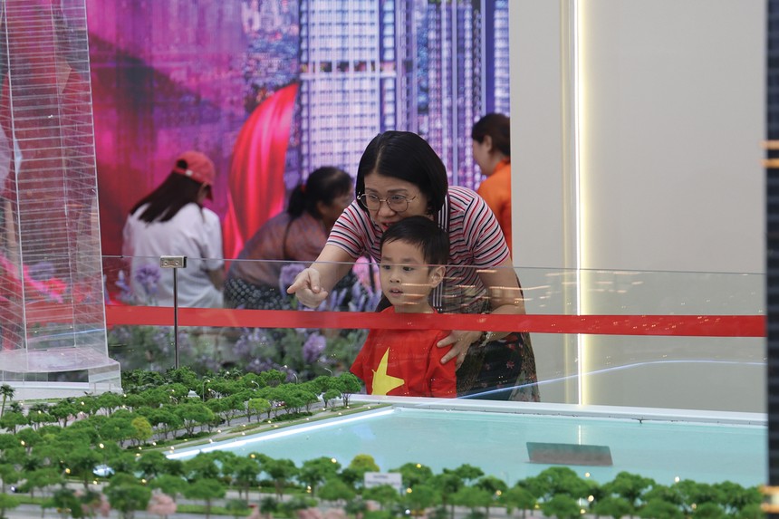 Nhà đầu tư nắm vai trò giữ nhịp, tạo sự sôi động cho thị trường bất động sản. Ảnh: Dũng Minh.