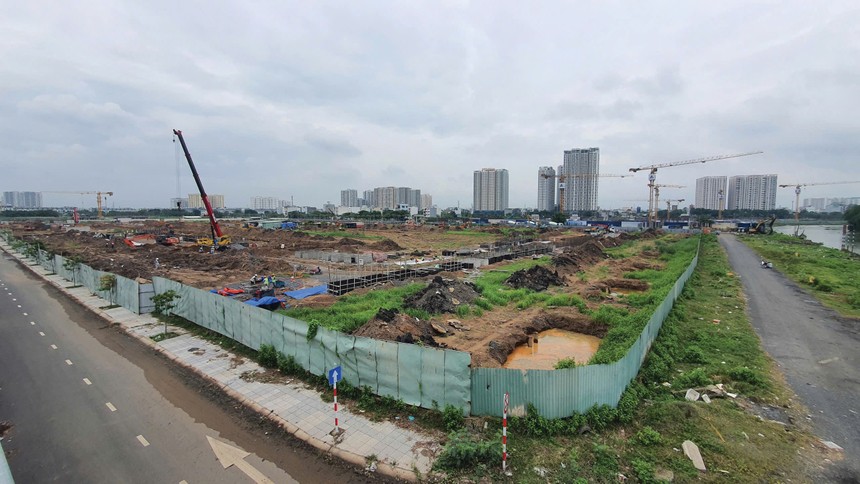 Giá đất tăng vọt gây khó cho tất cả các bên liên quan. Ảnh: Lê Toàn.