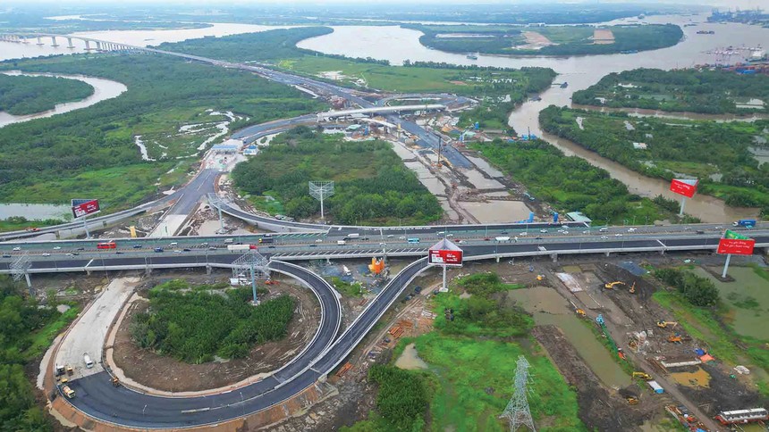 Tuyến đường Vành đai 3 đang được đẩy nhanh thi công. Ảnh: Lê Toàn.