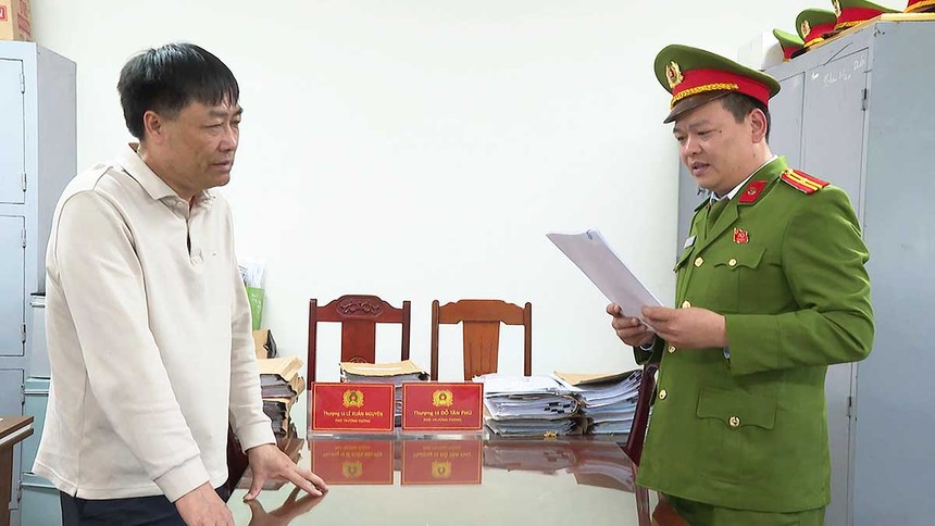 Thi hành quyết định khởi tố bị can đối với Nguyễn Xuân Biên