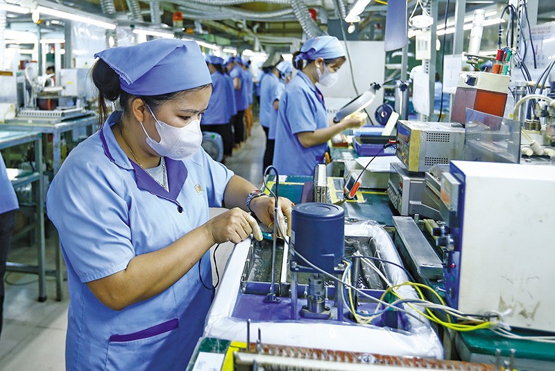 Xu hướng FDI vào Việt Nam vẫn rất tích cực, nhưng cạnh tranh thu hút FDI ngày càng gay gắt hơn. Ảnh: Đức Thanh