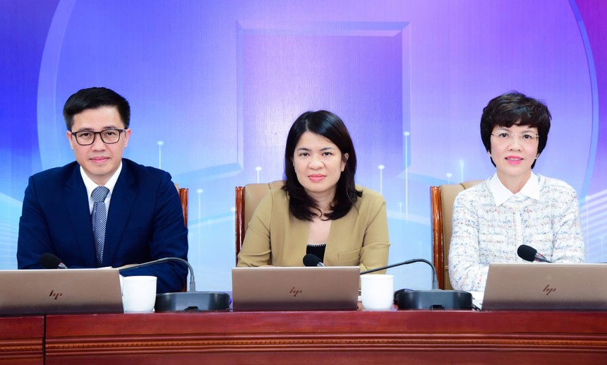 Bà Phạm Thị Thanh Hoài, thành viên HĐQT chủ trì (ở giữa) hội nghị cập nhật kết quả kinh doanh quý IV và năm 2025 của VietinBank.