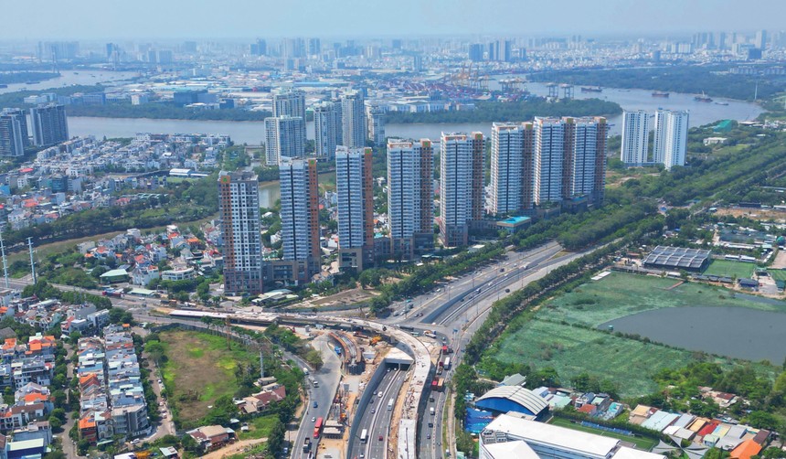 Giá căn hộ tại TP.HCM tiếp tục leo thang. Ảnh: Lê Toàn.