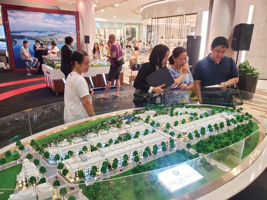 Người mua không còn mặc định giá bất động sản sẽ chỉ tăng như trước. Ảnh: Dũng Minh.