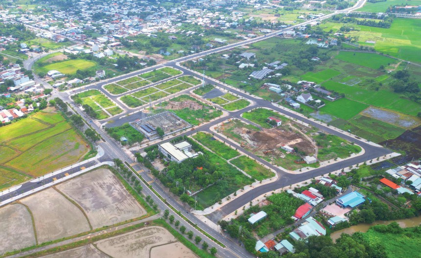 Đất nền xa trung tâm, đất nông nghiệp vùng ven là một trong những phân khúc thanh khoản sụt giảm mạnh nhất. Ảnh: Lê Toàn.
