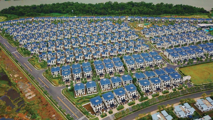 “Hàng ngộp” tập trung chủ yếu ở phân khúc đất nền ven đô, các dòng bất động sản nhà phố vùng ven nhưng chưa đưa vào khai thác, sử dụng. Ảnh: Lê Toàn.