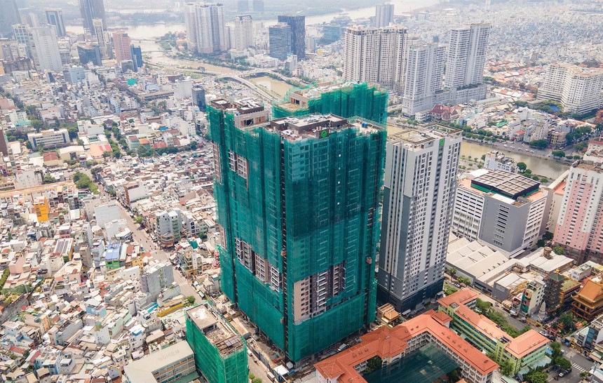 Dự án The Grand Manhattan đang được đẩy nhanh tiến độ thi công, dự kiến bàn giao từ cuối quý III/2026. Ảnh: Việt Dũng.