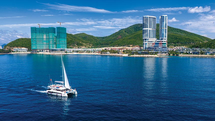 Tổ hợp Alora Nha Trang trong quần thể đô thị biển Libera Nha Trang, với vị trí hướng ra vịnh biển. Ảnh: Việt Dũng.