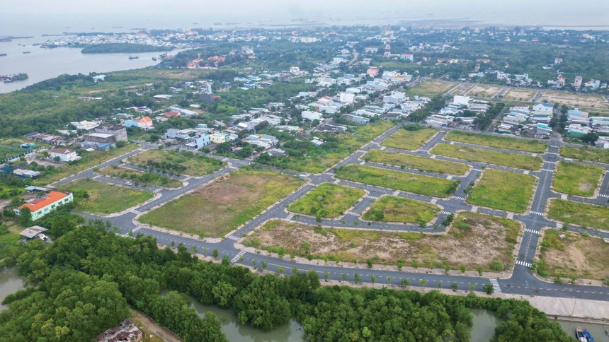 Thanh khoản thị trường đất nền vùng ven ảm đạm kéo dài. Ảnh: Lê Toàn.