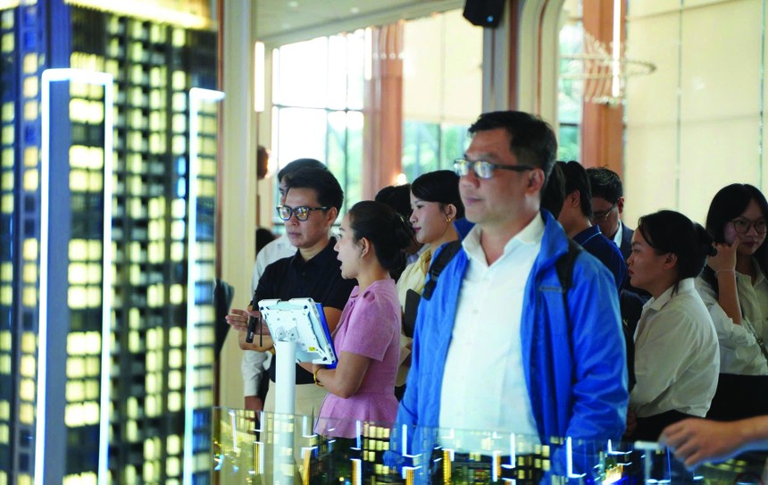 Nhà đầu tư bất động sản đặt nhiều kỳ vọng trong những tháng cuối năm. Ảnh: Việt Dũng.
