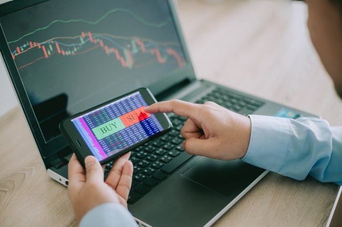 Thị trường cổ phiếu niêm yết HNX tháng 6: Thanh khoản tăng 20%