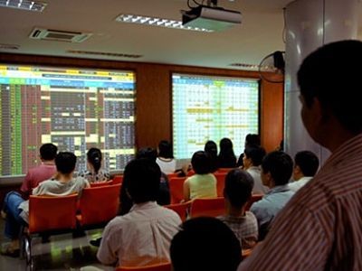 Tự doanh mua kỷ lục cổ phiếu vừa và nhỏ trong phiên 2/4
